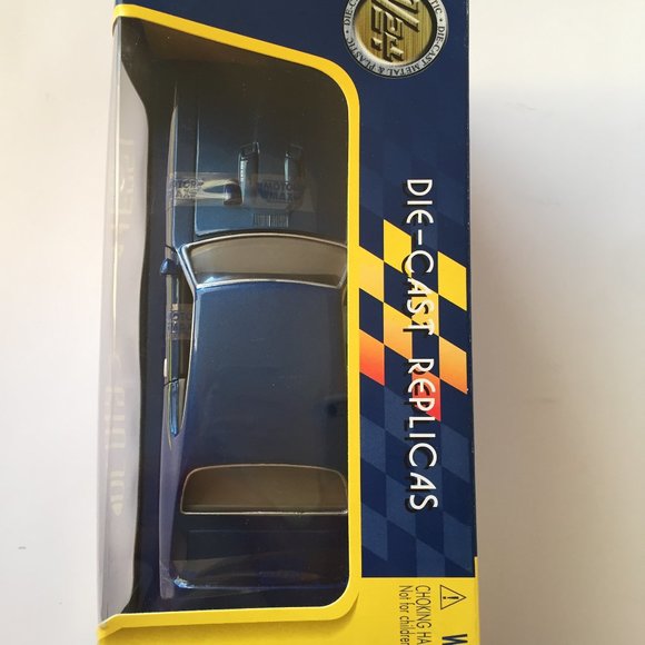 Motor Max 1:24 Collector's 1969 Pontiac GTO Judge Die-Cast Replica Car / Blue - Picture 3 of 5